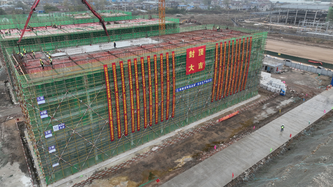 寶馨科技新能源高端智能制造項目首棟單體封頂儀式圓滿成功！